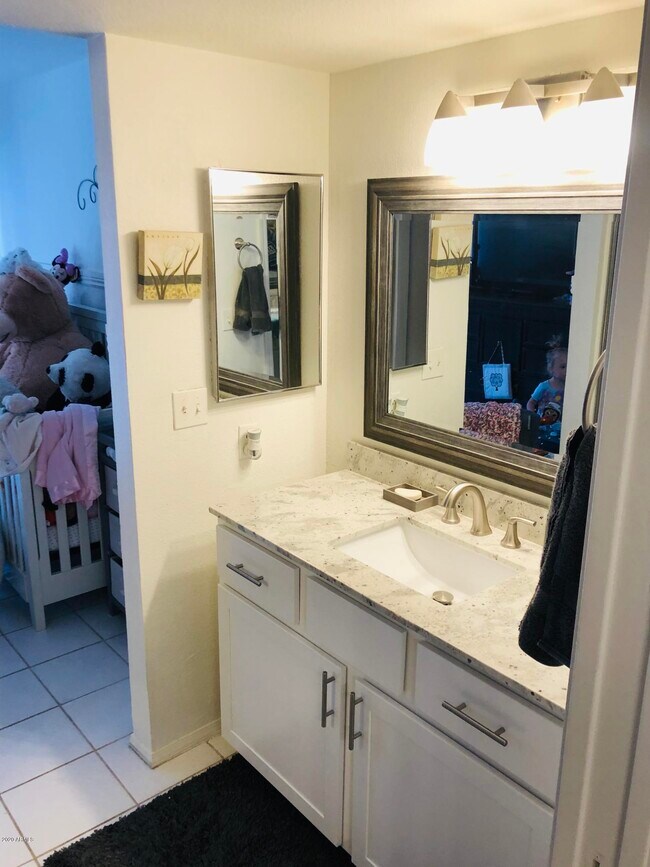 Building Photo - 34 E Coral Gables Dr