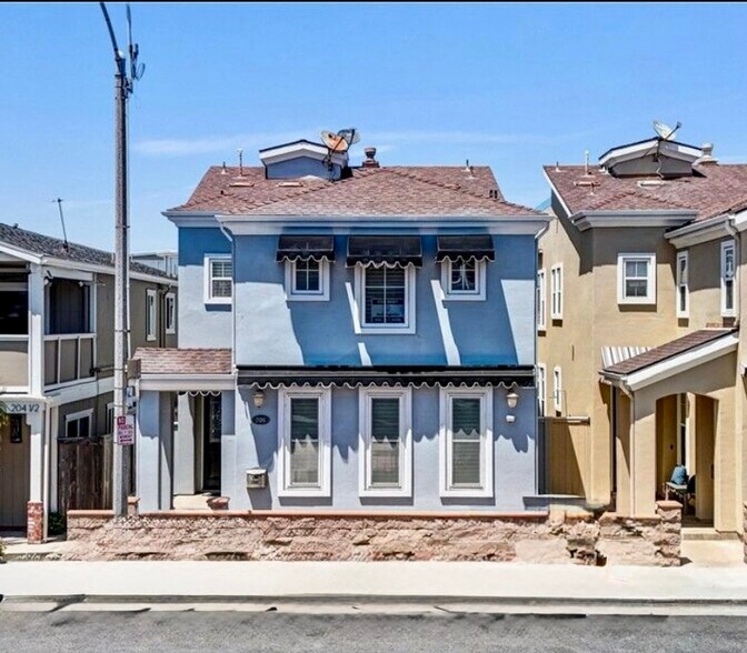 Primary Photo - 206 E Balboa Blvd