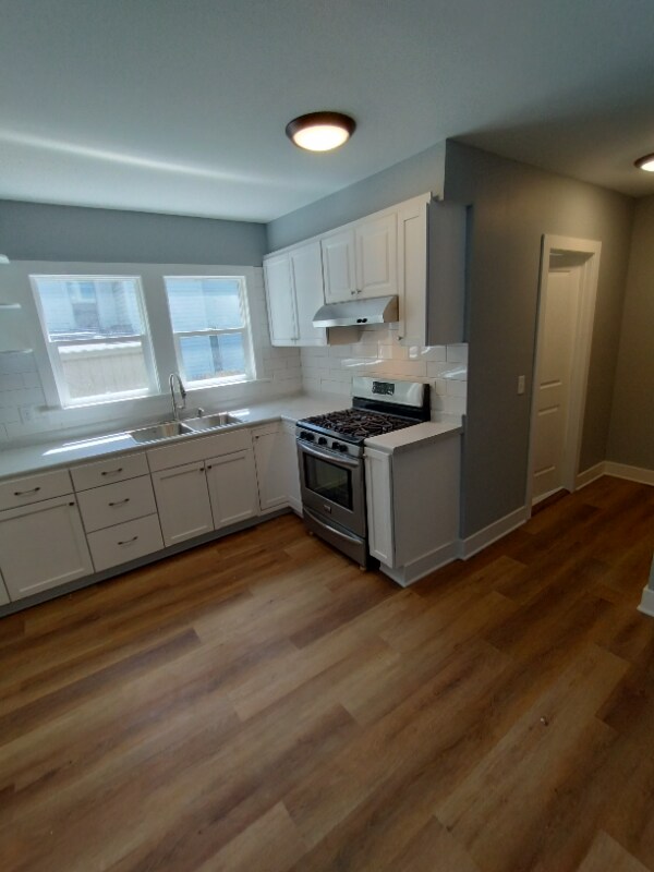 Building Photo - 2643 12th Ave S