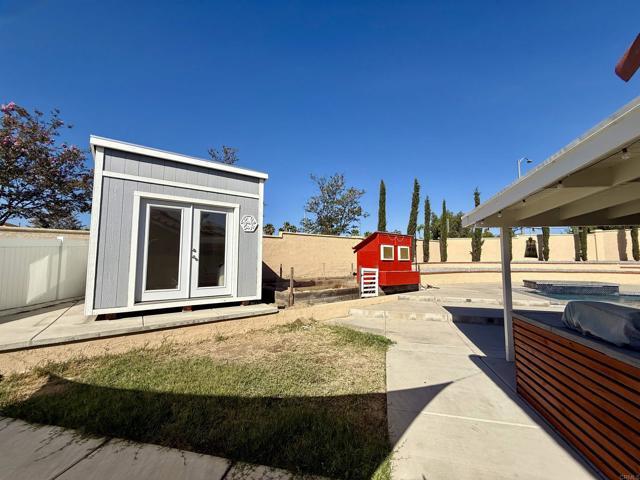 Building Photo - 24399 Oakridge Cir
