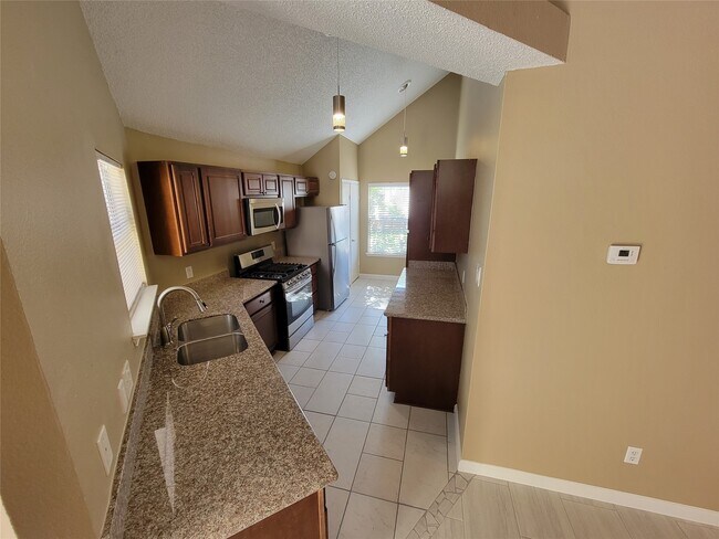 Building Photo - 5718 Fargo Dr