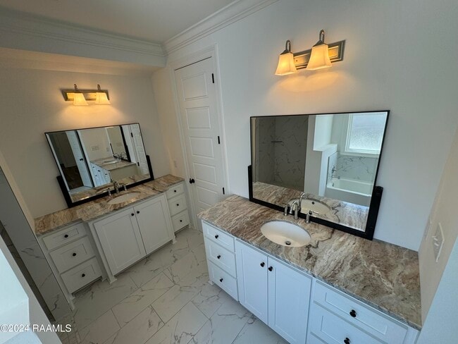 Building Photo - 304 San Sebastian Dr