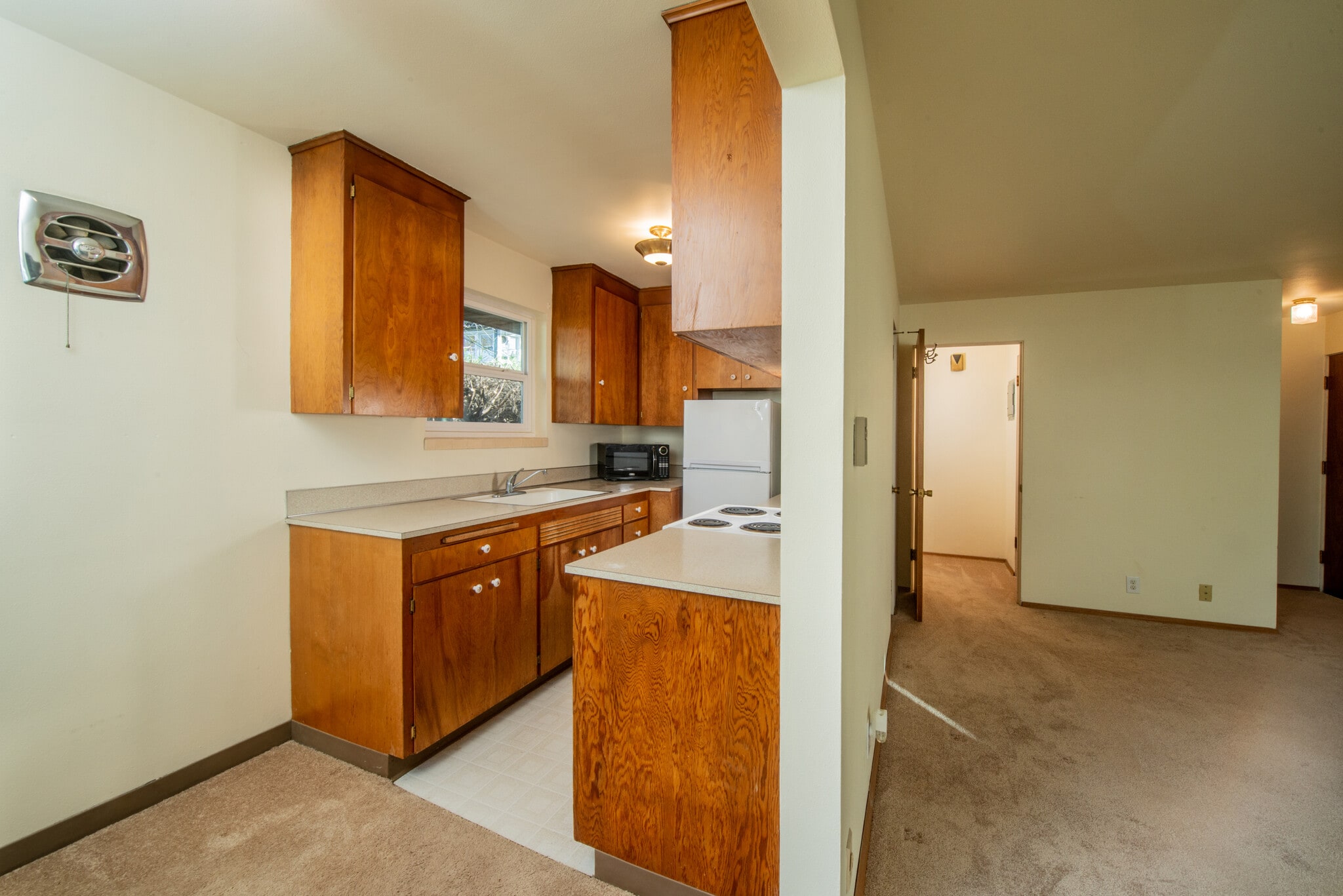 Building Photo - 922 10th Ave E