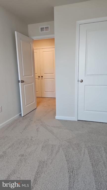 Building Photo - 18 Elliot Ln