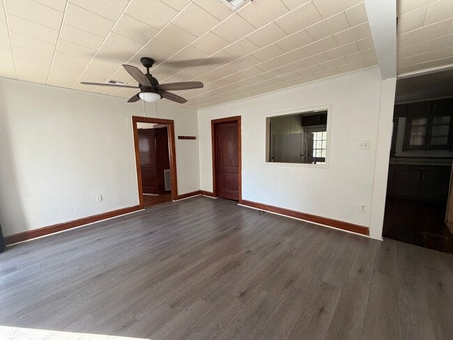 Building Photo - 2 bedroom, 1 bathroom home available in Lafayette!