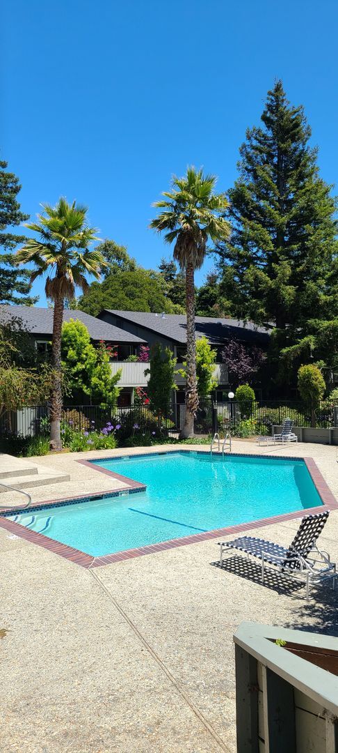 Building Photo - MOVE-IN READY! Peaceful 1-Bedroom Top Floo...