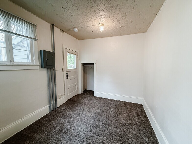 Building Photo - 1012 1st Ave