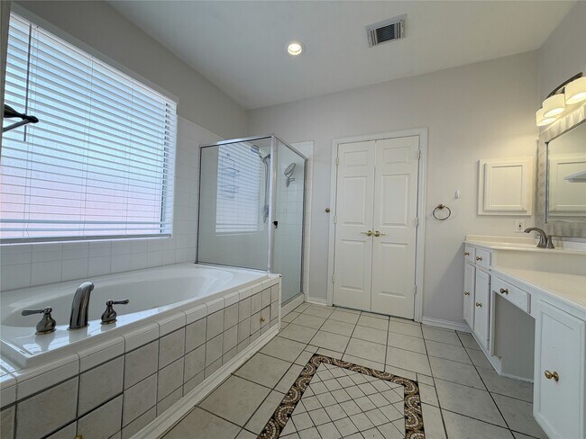 Building Photo - 3822 Shady Harbor Dr
