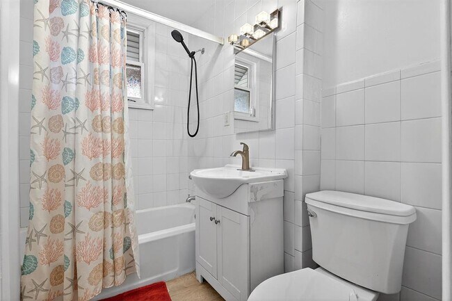 Building Photo - 102 W 43rd St