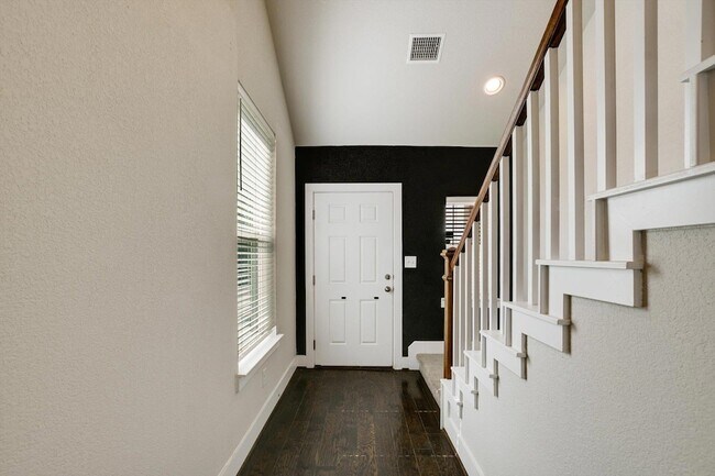 Building Photo - 5826 Aviano Rd