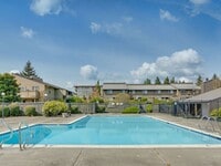 Building Photo - Cozy Condo Living in Tacoma's Desirable Highlands Community | Pool, Gym & Clubhouse