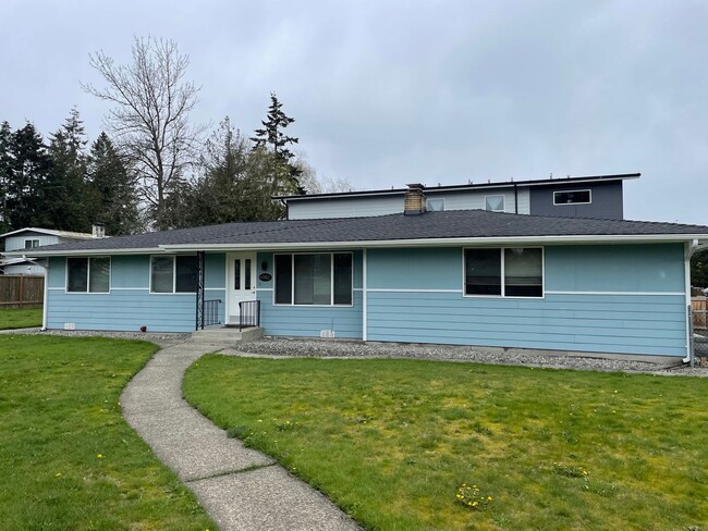 Building Photo - South Tacoma 3 Bedroom, 2 Bath Rambler