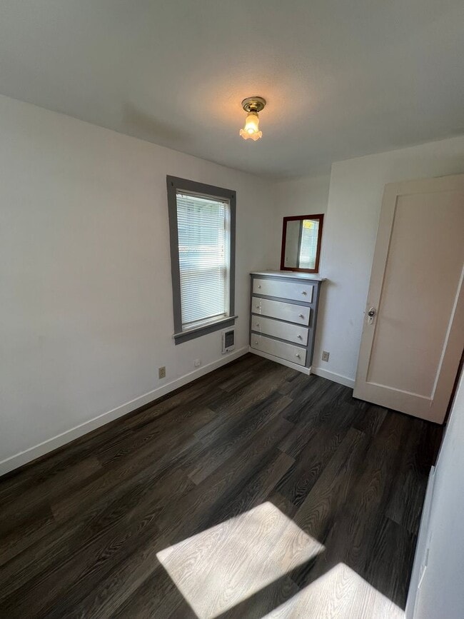 Building Photo - 1919 Duplex