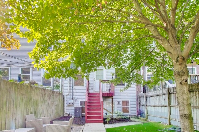 Building Photo - 2318 W Flournoy St
