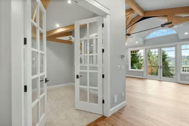 Building Photo - 13841 62nd Ave NE