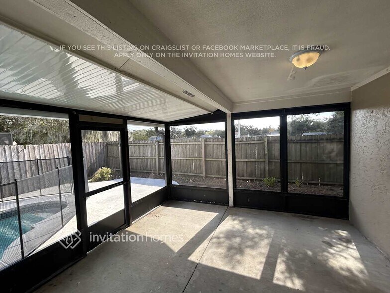 Building Photo - 2825 Mnr Hl Dr