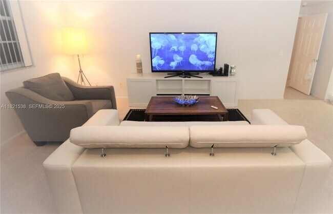 Building Photo - 3255 NE 184th St