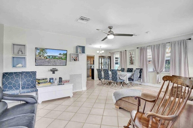 Building Photo - 326 Walnut St