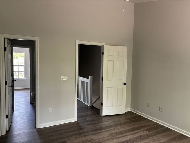 Building Photo - 122 Hornby Cir