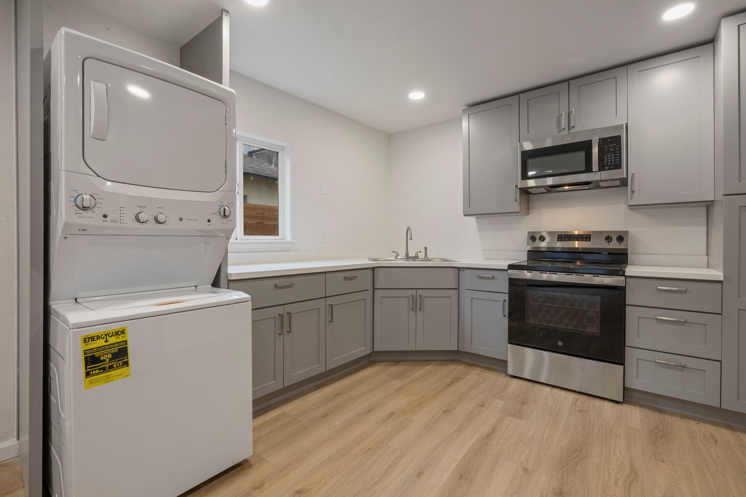 Building Photo - 214 Kimble St