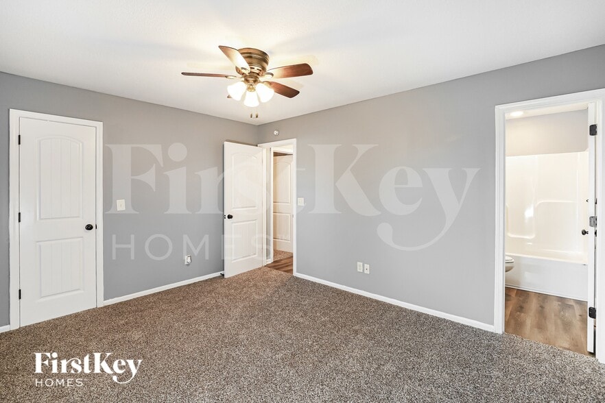 Building Photo - 5110 N Bellaire Ave