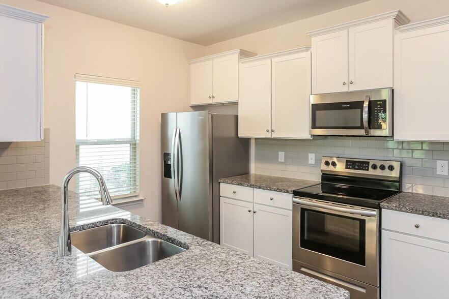 Building Photo - 4315 Drifter Dr