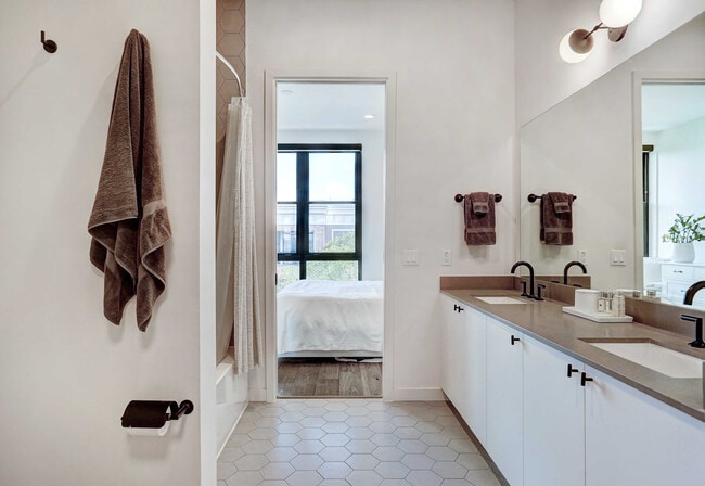 Building Photo - 800 Embassy Dr