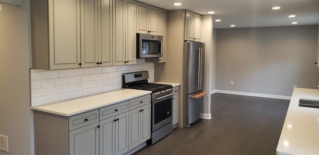 Building Photo - 5782 Hoylake Dr