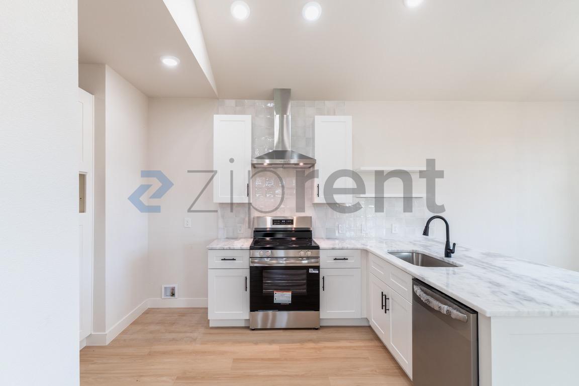 Building Photo - Unit A