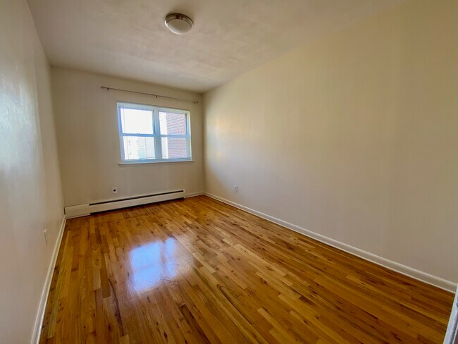 Building Photo - 3554 33rd St