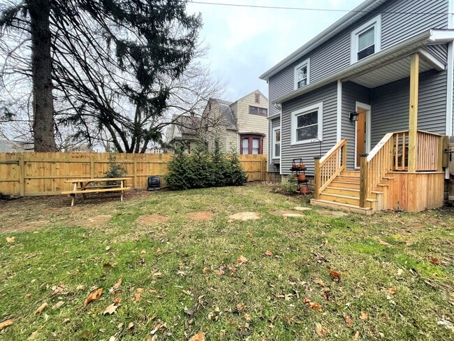 Building Photo - 381 Alden Ave