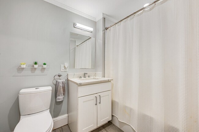 Building Photo - 1650 Columbia Rd