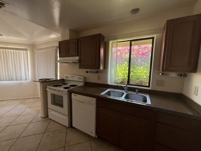 Building Photo - 52765 Avenida Diaz