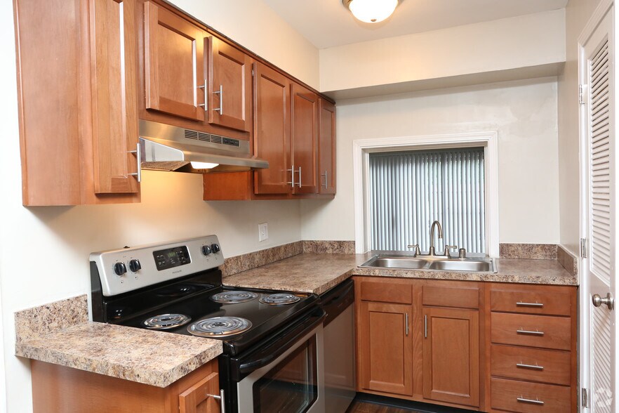 Charlestown Apartments 407 Charlestown Ct Louisville KY 40243