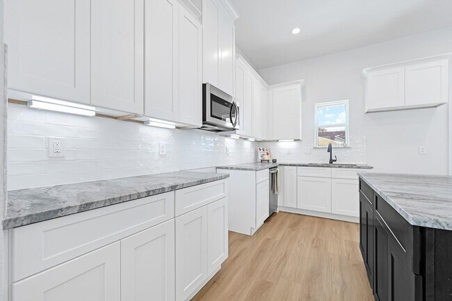 Building Photo - 6726 Dumble St