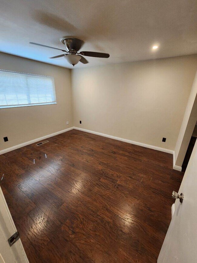 Building Photo - 324 Brookside Dr