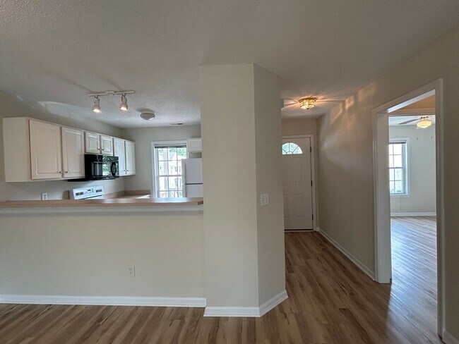 Building Photo - 2BR Condo in Holton Place – Pool, Porch, a...