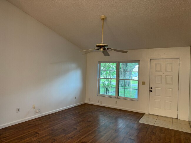 Building Photo - Meadow Woods Pool Home