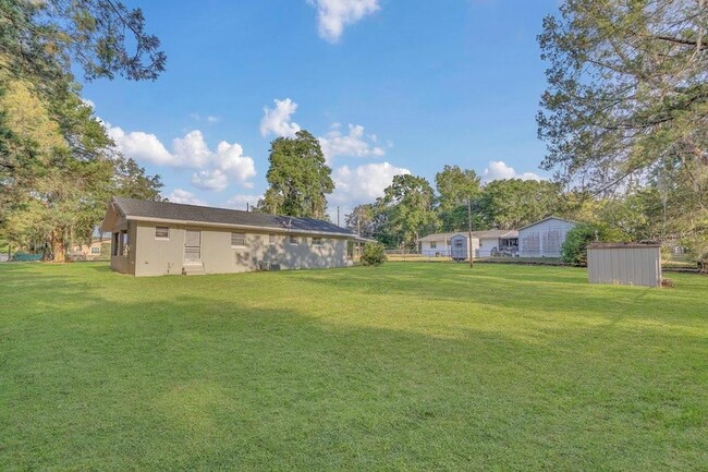 Building Photo - 14025 SE 54 Ct