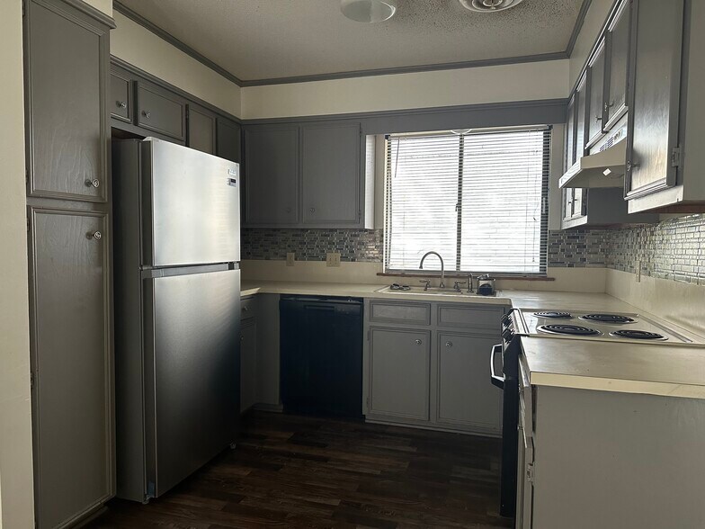 Building Photo - 103 Montego Ct