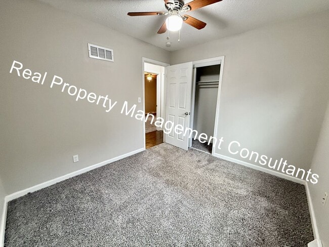 Building Photo - Charming 3 Bed Home with Modern Updates in...