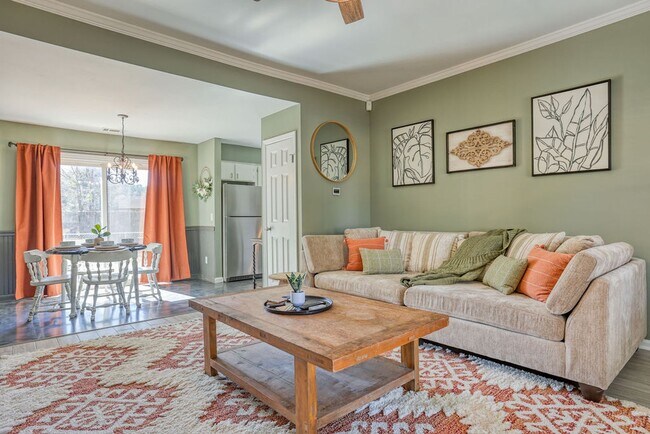 Building Photo - 3 BED | 3 BATH | POOLER | FURNISHED