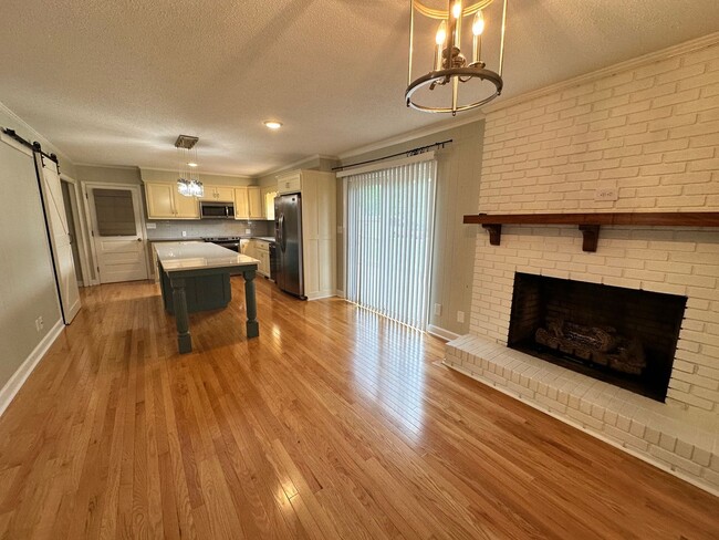 Building Photo - MOVE-IN READY! NO HUD NO SECTION 8