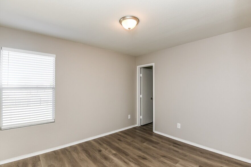 Building Photo - 6605 Meadow Way Ln