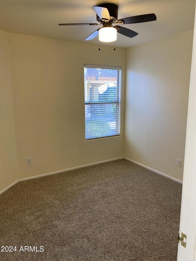 Building Photo - 11519 E Persimmon Ave