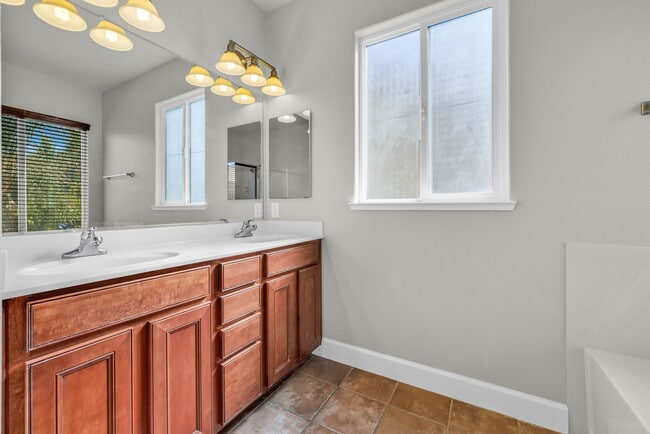 Building Photo - 9 Dulcibbella Pl