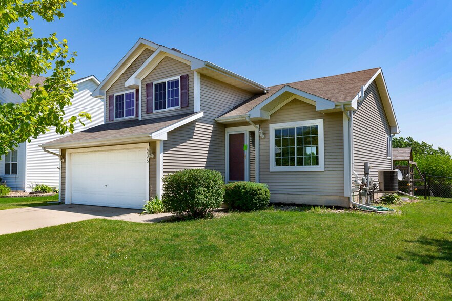 Building Photo - 505 SE Crabapple Dr