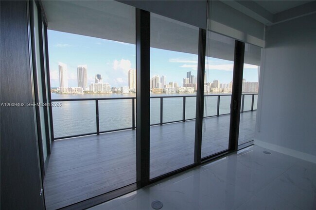 Building Photo - 5000 Island Estates Dr