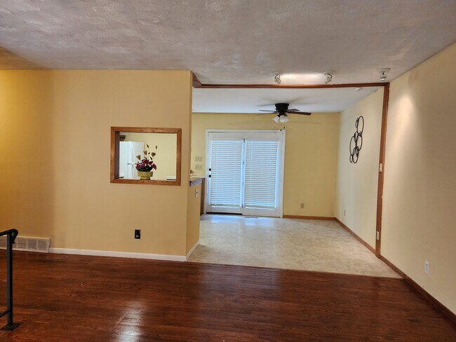 Building Photo - 9225 Carol Ann Dr