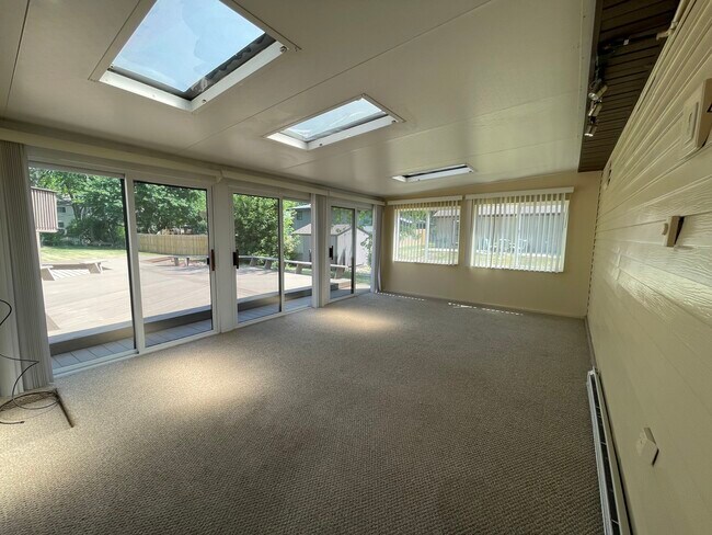Building Photo - 5S509 Campbell Dr